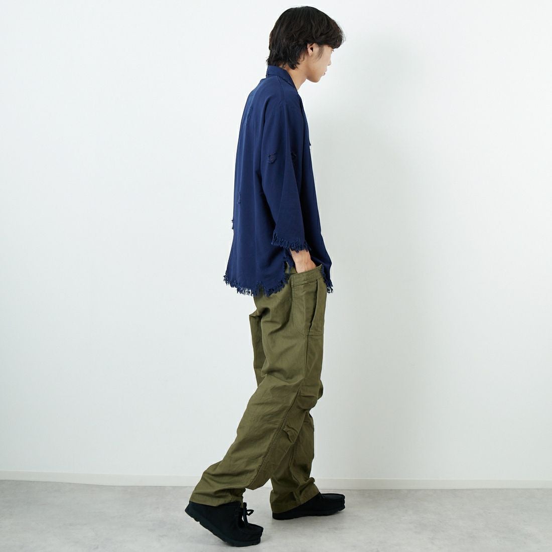 ARMY TWILL SANFORIZED [アーミーツイル サンフォライズド] ダメージソフトツイルシャツ [AM-2557002] NAVY &&モデル身長：179cm 着用サイズ：M&&