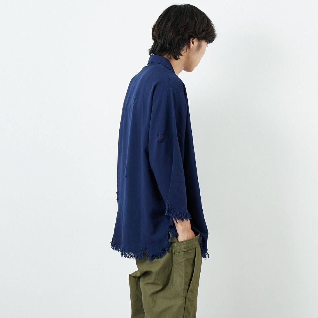 ARMY TWILL SANFORIZED [アーミーツイル サンフォライズド] ダメージソフトツイルシャツ [AM-2557002] NAVY &&モデル身長：179cm 着用サイズ：M&&