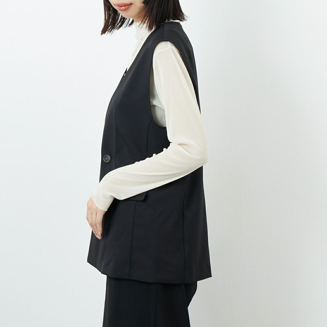 USINE [ユジーヌ] イージーケアツイルVネックベスト [21256059] 004 ﾌﾞﾗｯｸ &&モデル身長：162cm 着用サイズ：F&&