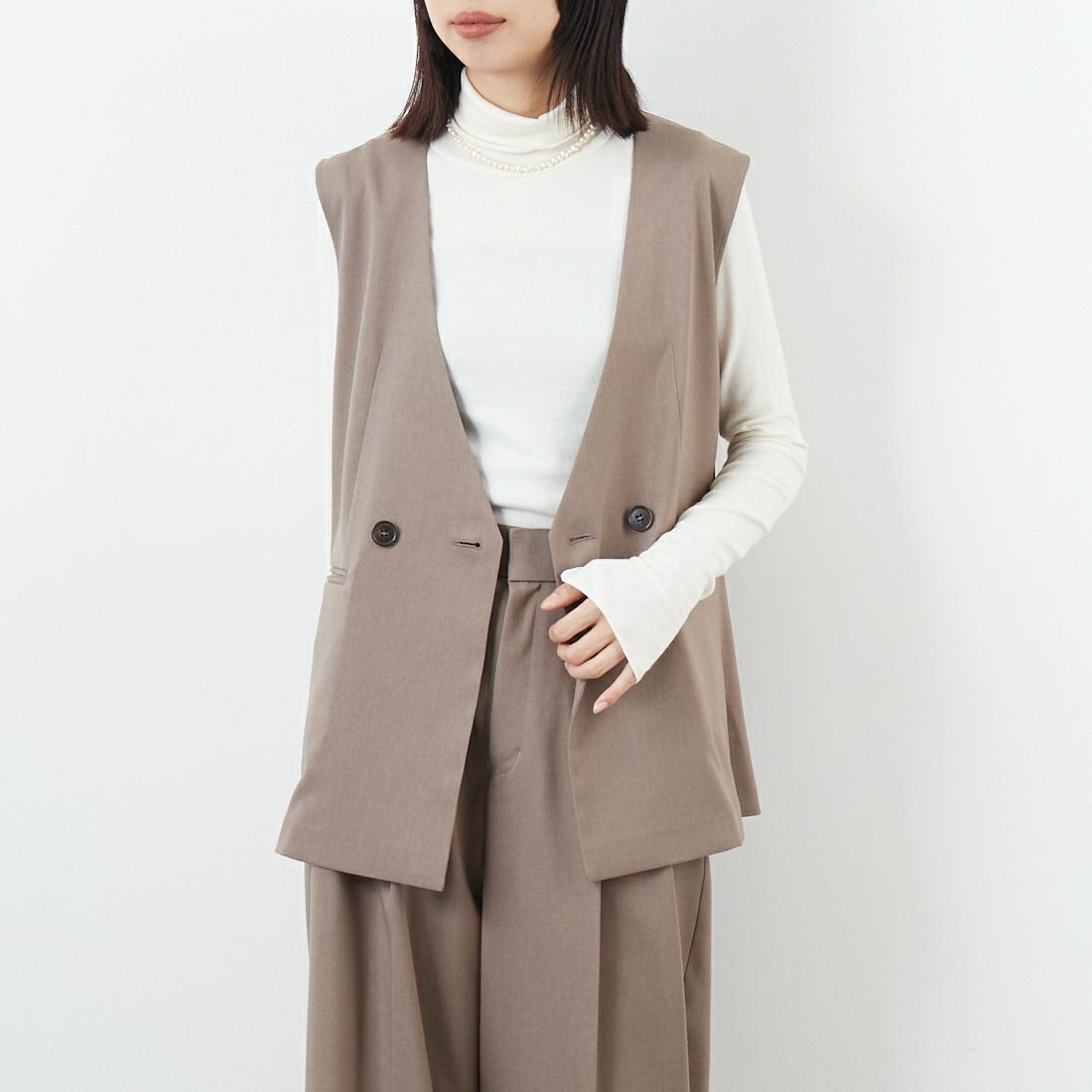 USINE [ユジーヌ] イージーケアツイルVネックベスト [21256059] 035 ﾓｶ &&モデル身長：162cm 着用サイズ：F&&