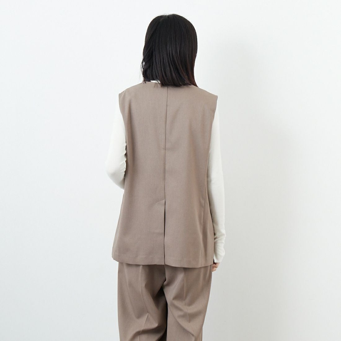 USINE [ユジーヌ] イージーケアツイルVネックベスト [21256059] 035 ﾓｶ &&モデル身長：162cm 着用サイズ：F&&