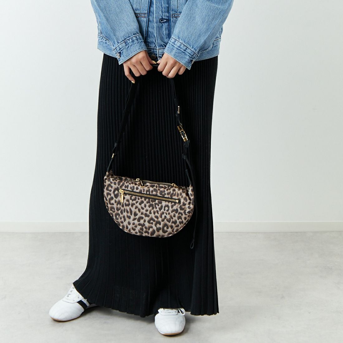 VIOLAd'ORO [ヴィオラドーロ] BIANCA レオパード柄ボディバッグ [V-2257] LEOPARD/BK