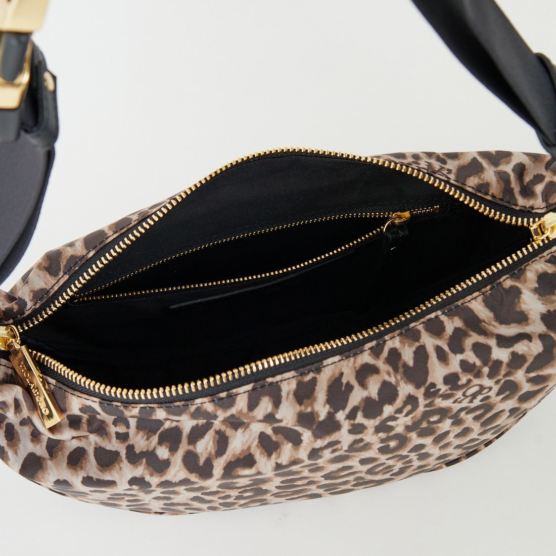 VIOLAd'ORO [ヴィオラドーロ] BIANCA レオパード柄ボディバッグ [V-2257] LEOPARD/BK