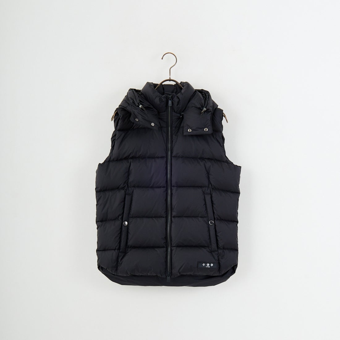 TATRAS [タトラス] POSEIDONE ダウンベスト [MJXA0003013588] BLACK &&モデル身長：168cm 着用サイズ：2&&