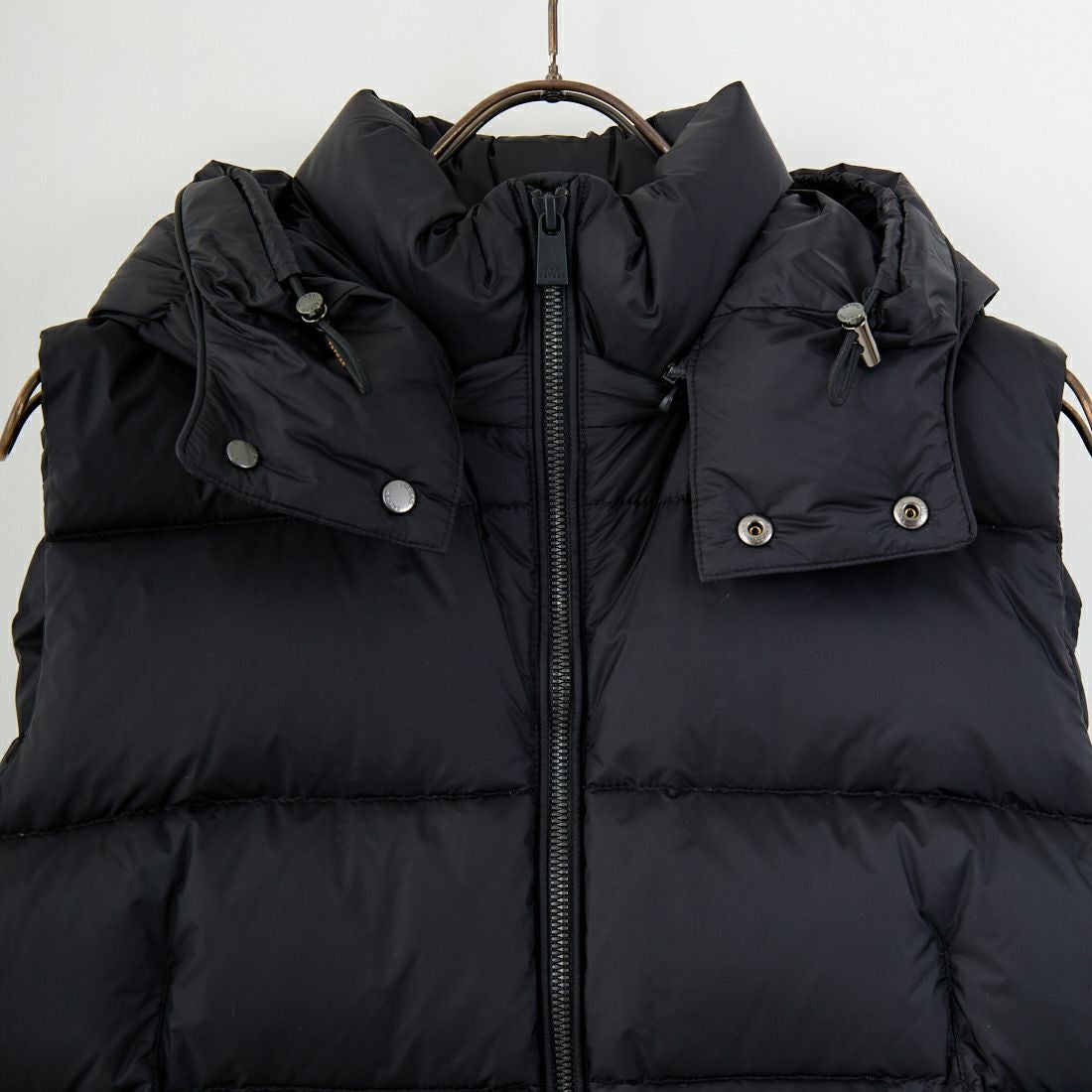 TATRAS [タトラス] POSEIDONE ダウンベスト [MJXA0003013588] BLACK &&モデル身長：168cm 着用サイズ：2&&