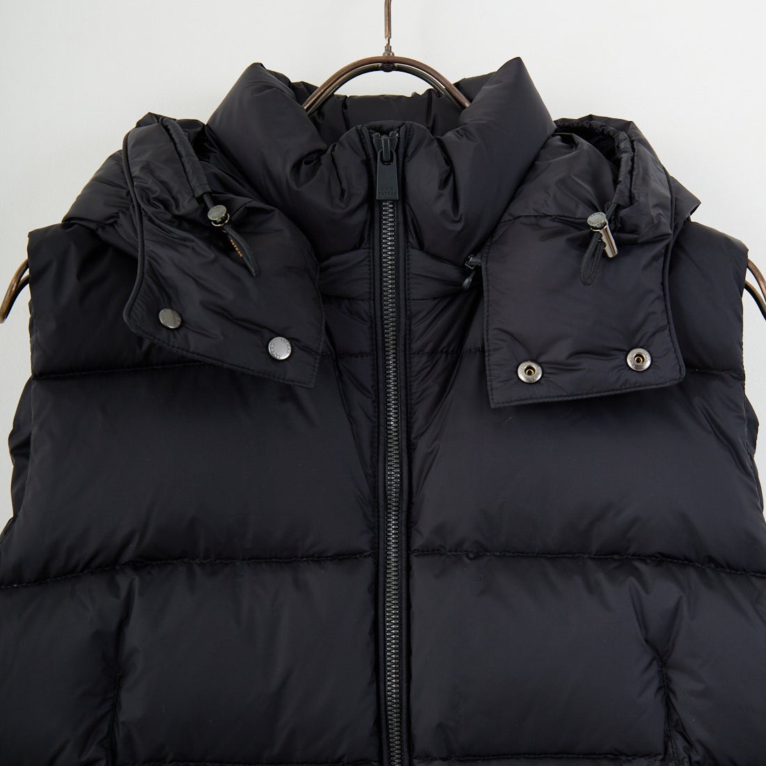 TATRAS [タトラス] POSEIDONE ダウンベスト [MJXA0003013588] BLACK &&モデル身長：168cm 着用サイズ：2&&