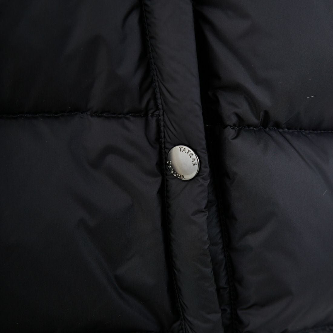 TATRAS [タトラス] POSEIDONE ダウンベスト [MJXA0003013588] BLACK &&モデル身長：168cm 着用サイズ：2&&