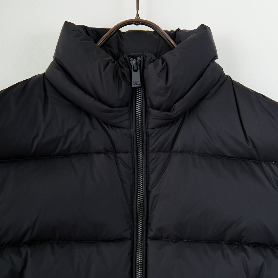 TATRAS [タトラス] POSEIDONE ダウンベスト [MJXA0003013588] BLACK &&モデル身長：168cm 着用サイズ：2&&