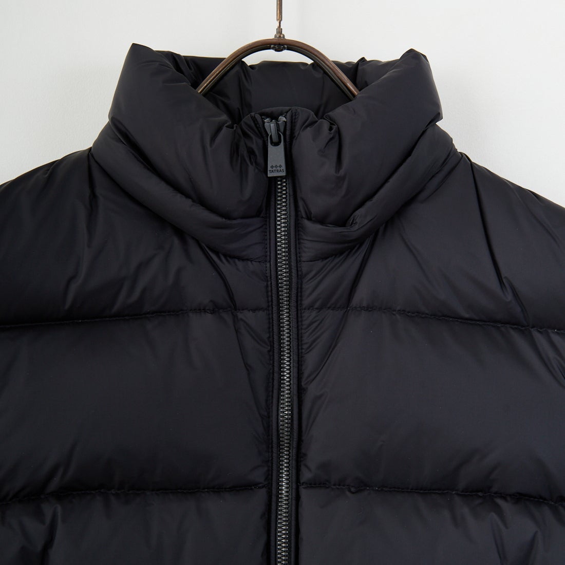 TATRAS [タトラス] POSEIDONE ダウンベスト [MJXA0003013588] BLACK &&モデル身長：168cm 着用サイズ：2&&