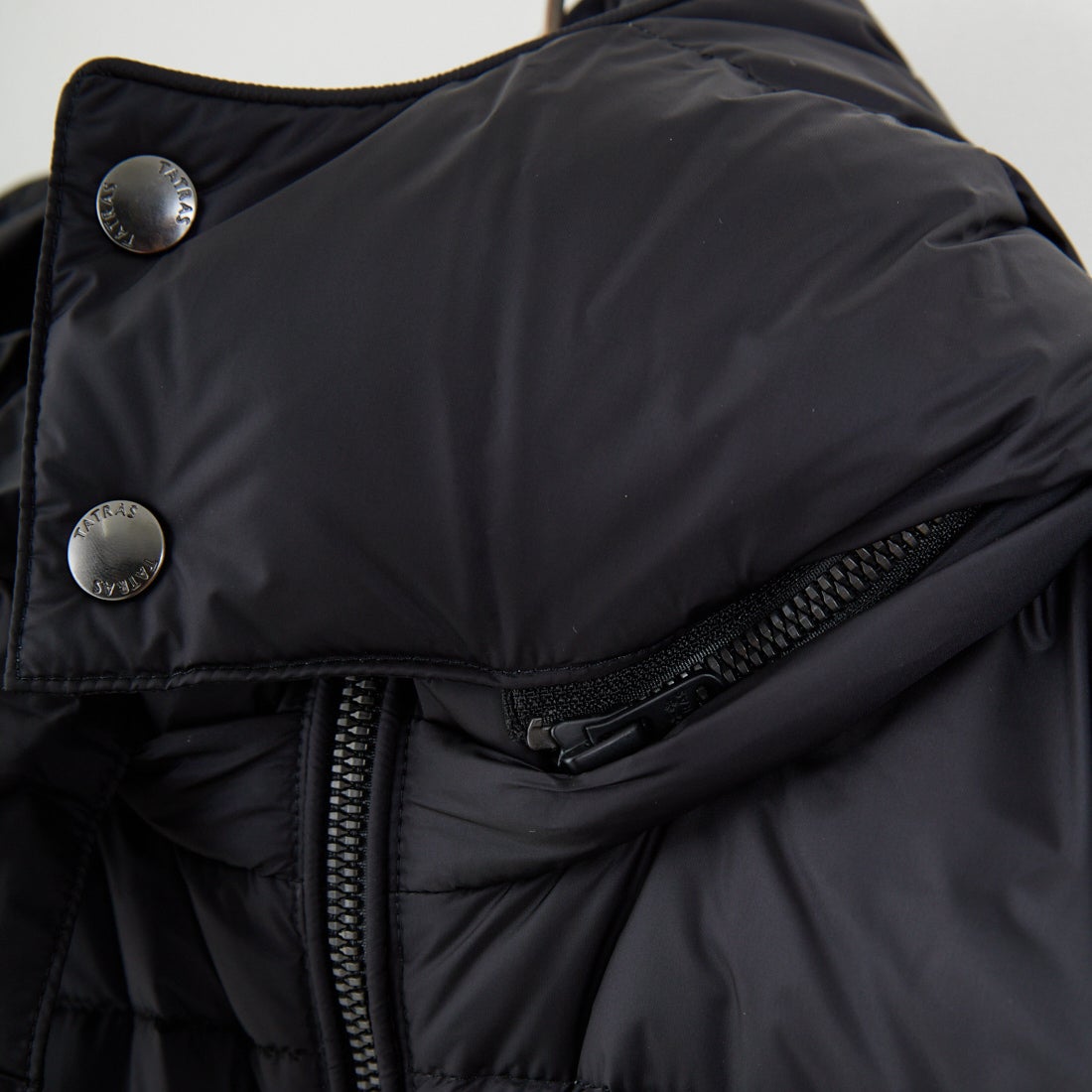 TATRAS [タトラス] POSEIDONE ダウンベスト [MJXA0003013588] BLACK &&モデル身長：168cm 着用サイズ：2&&