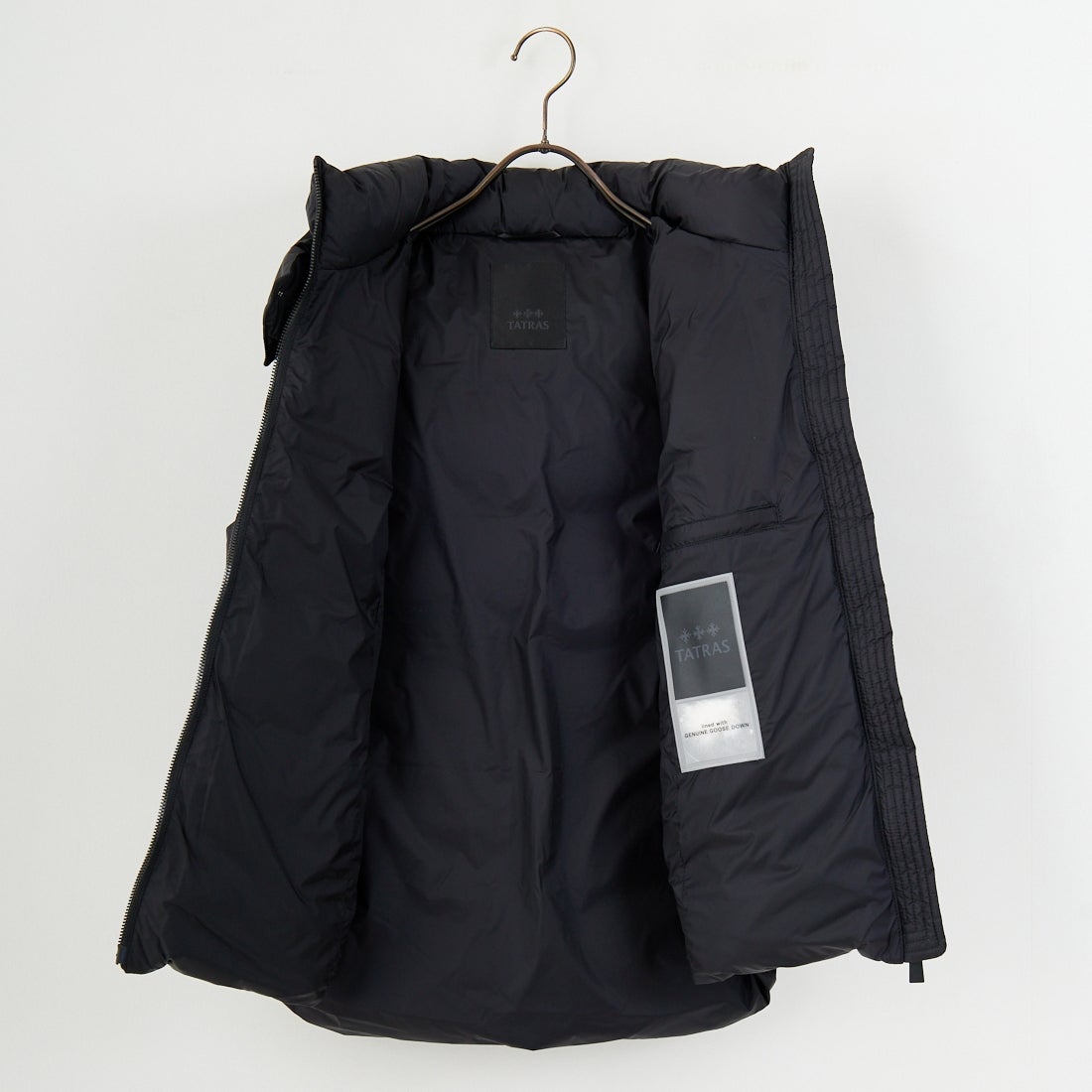TATRAS [タトラス] POSEIDONE ダウンベスト [MJXA0003013588] BLACK &&モデル身長：168cm 着用サイズ：2&&