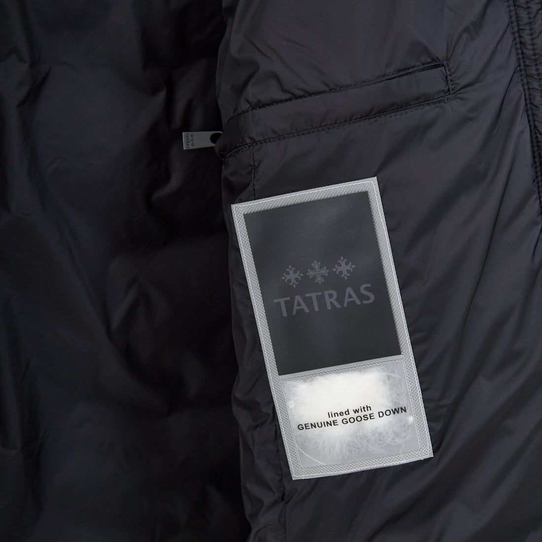 TATRAS [タトラス] POSEIDONE ダウンベスト [MJXA0003013588] BLACK &&モデル身長：168cm 着用サイズ：2&&