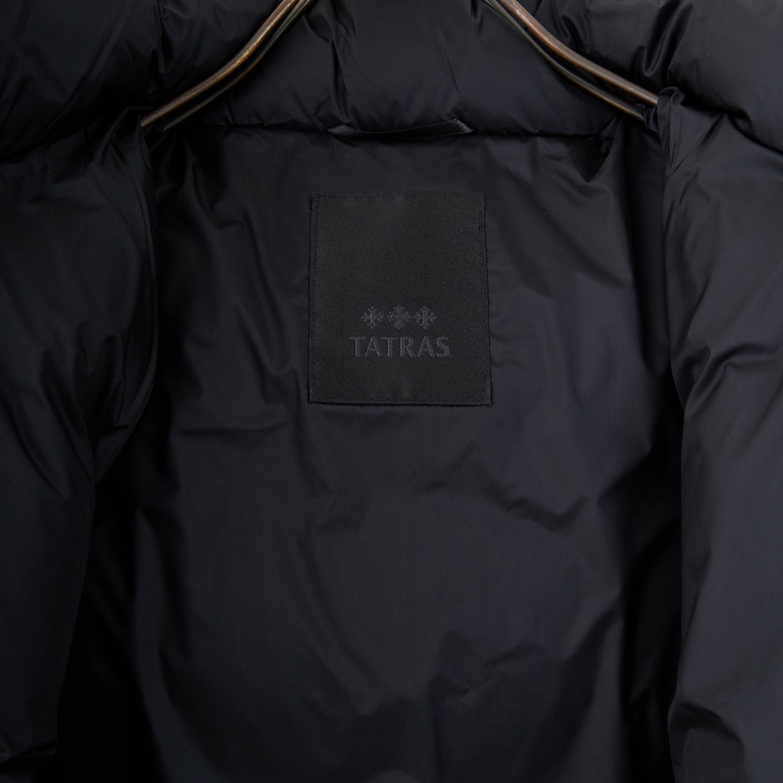 TATRAS [タトラス] POSEIDONE ダウンベスト [MJXA0003013588] BLACK &&モデル身長：168cm 着用サイズ：2&&