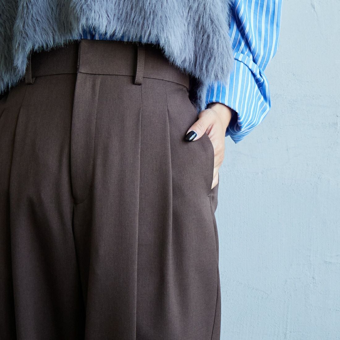 USINE [ユジーヌ] イージーケアツイル2タックワイドパンツ [21256057] 037 ﾌﾞﾗｳﾝ &&モデル身長：150cm 着用サイズ：34&&