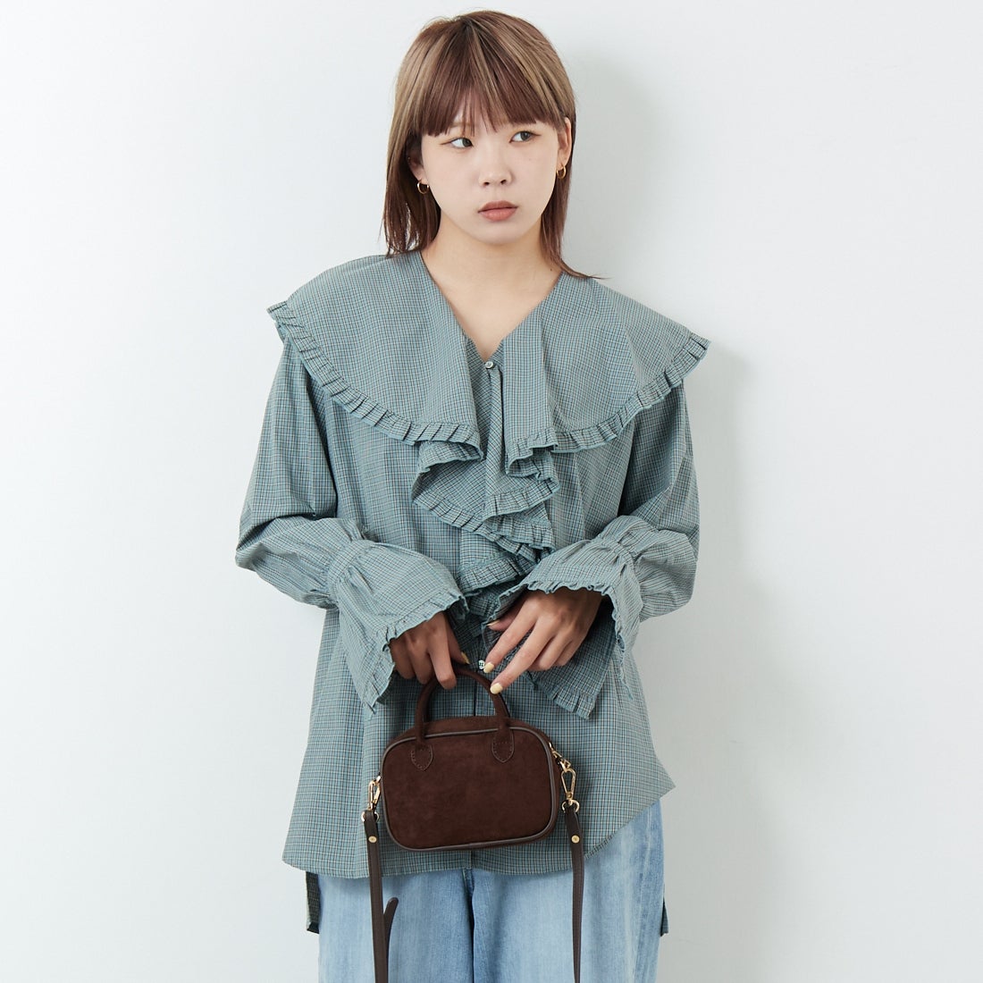 WHYTO. [ホワイト] チェックフリルブラウス [WHT25FBL4077] LTBLUE &&モデル身長：167cm 着用サイズ：36&&