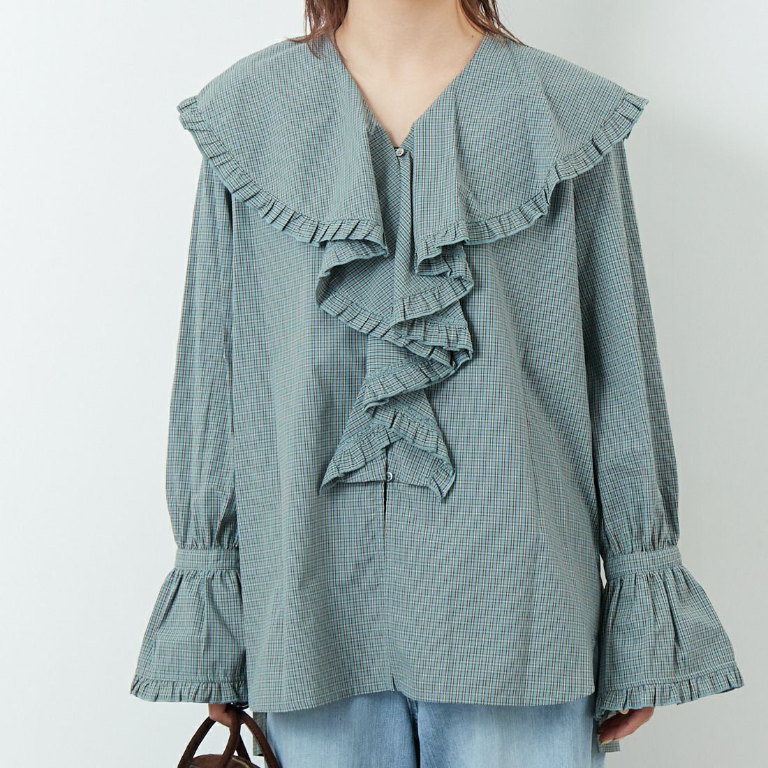 WHYTO. [ホワイト] チェックフリルブラウス [WHT25FBL4077] LTBLUE &&モデル身長：167cm 着用サイズ：36&&