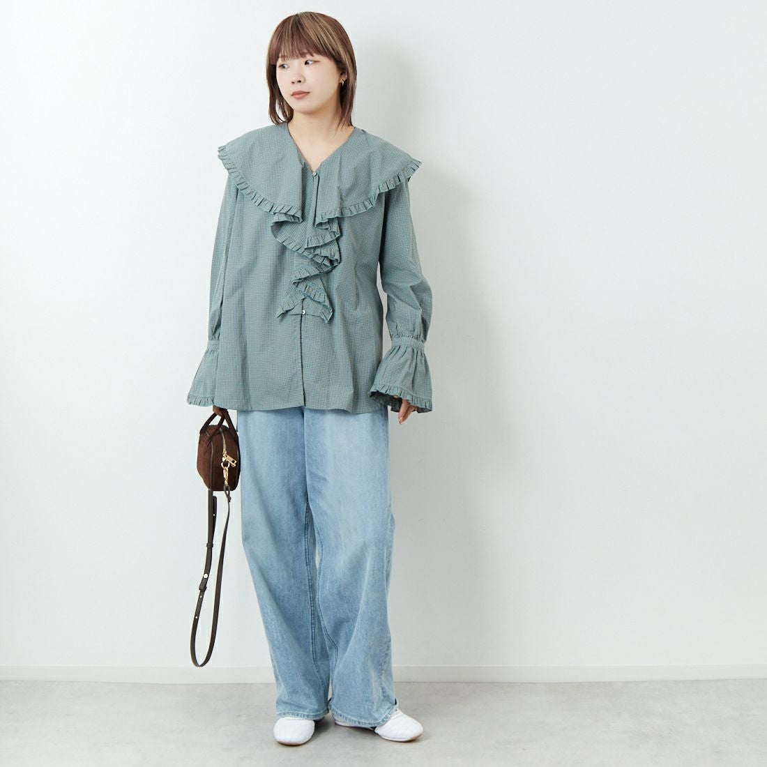 WHYTO. [ホワイト] チェックフリルブラウス [WHT25FBL4077] LTBLUE &&モデル身長：167cm 着用サイズ：36&&