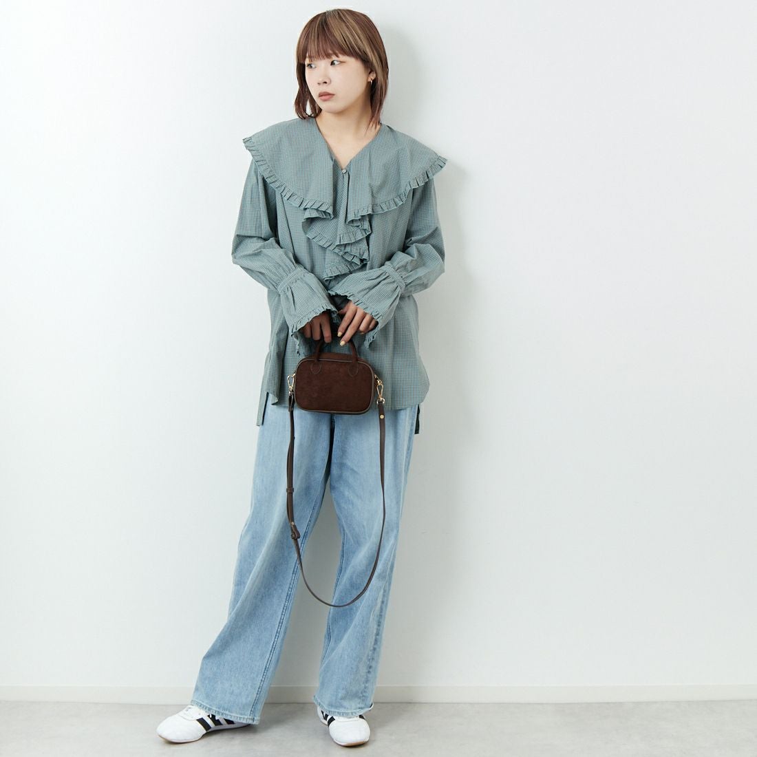 WHYTO. [ホワイト] チェックフリルブラウス [WHT25FBL4077] LTBLUE &&モデル身長：167cm 着用サイズ：36&&