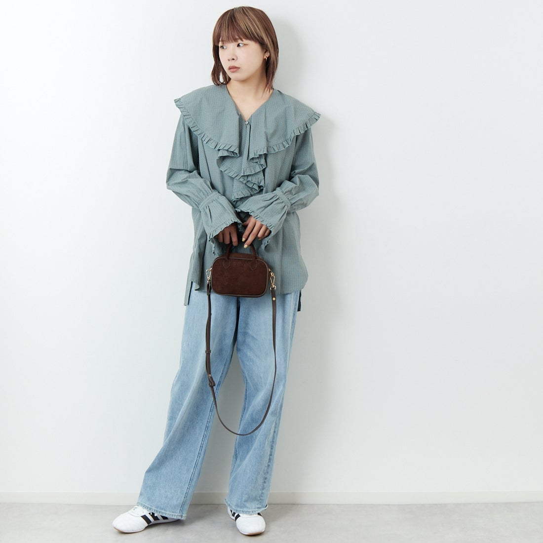 WHYTO. [ホワイト] チェックフリルブラウス [WHT25FBL4077] LTBLUE &&モデル身長：167cm 着用サイズ：36&&