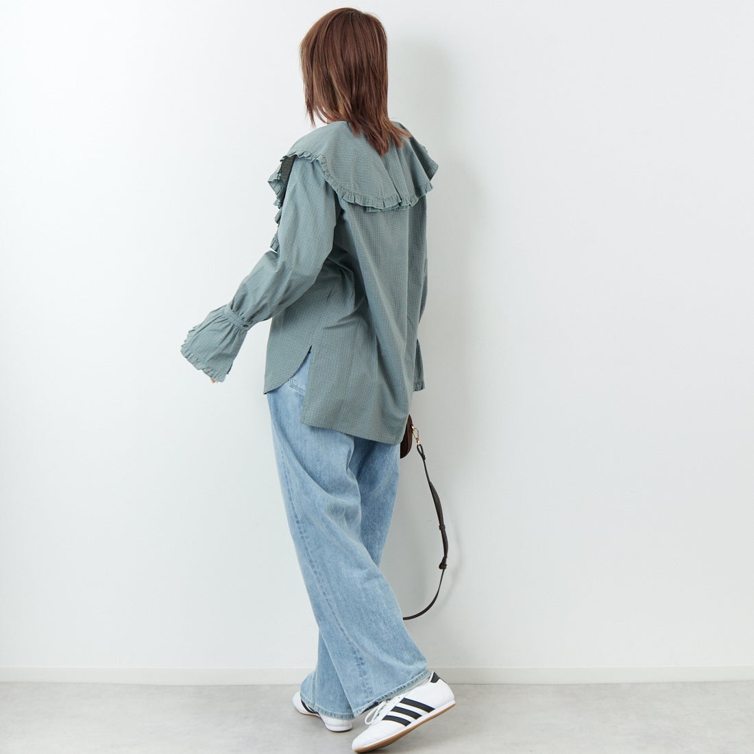 WHYTO. [ホワイト] チェックフリルブラウス [WHT25FBL4077] LTBLUE &&モデル身長：167cm 着用サイズ：36&&