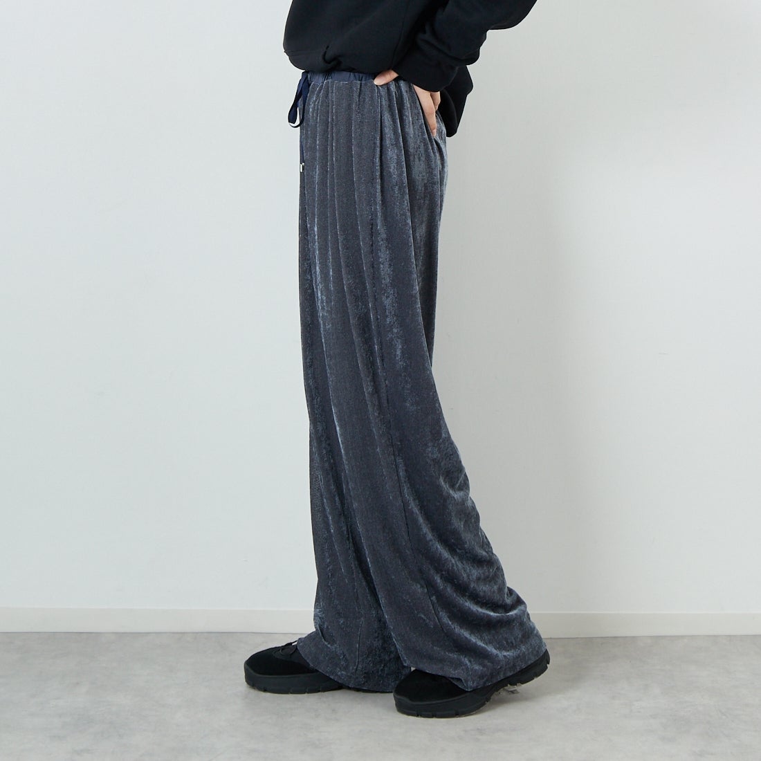 CHIGNON [シニヨン] ベロアメッシュパンツ [3754-053KK] GRAY &&モデル身長：162cm 着用サイズ：F&&