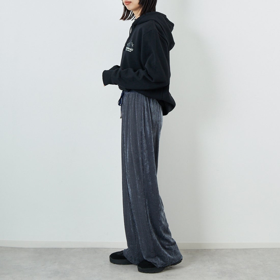 CHIGNON [シニヨン] ベロアメッシュパンツ [3754-053KK] GRAY &&モデル身長：162cm 着用サイズ：F&&