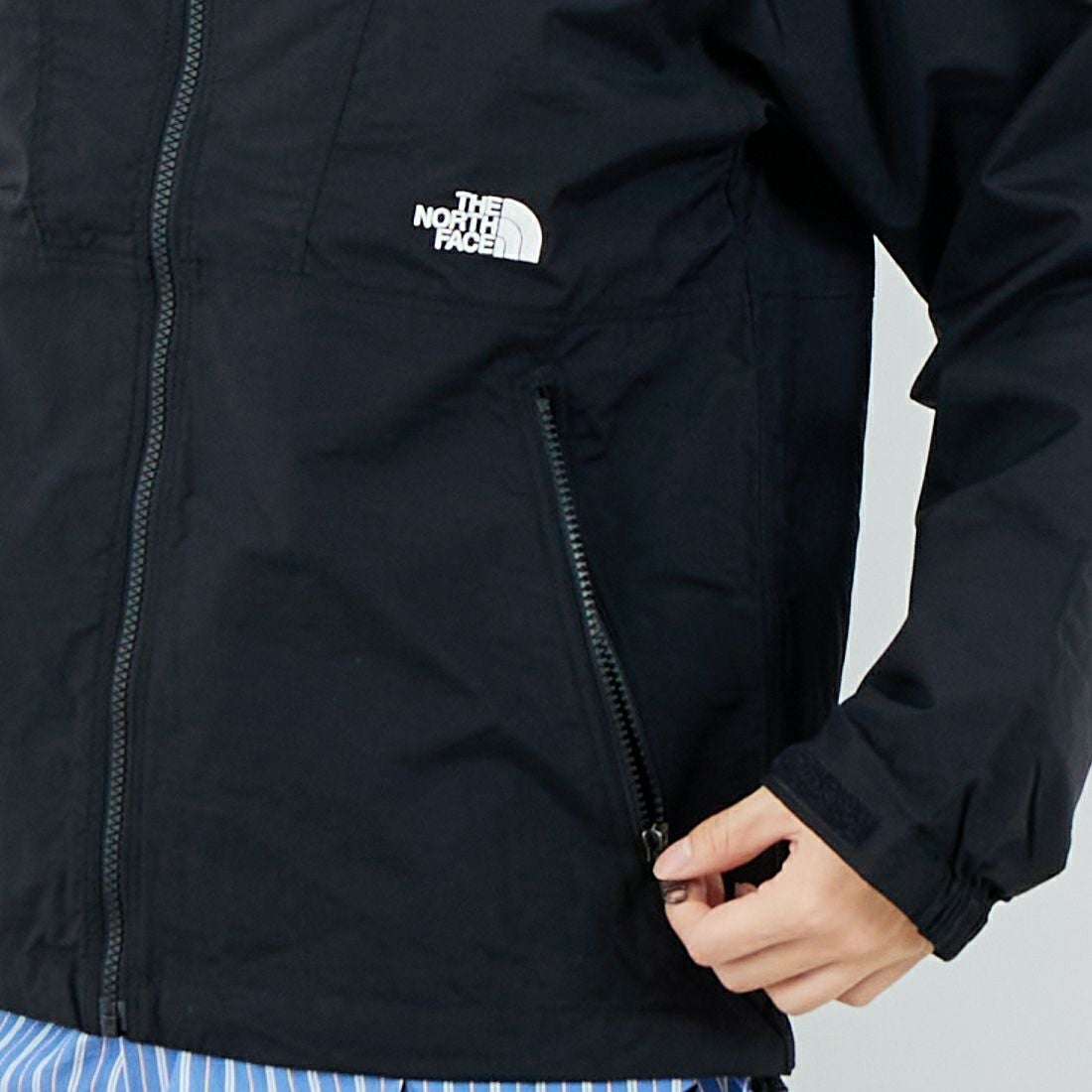 THE NORTH FACE [ザ ノースフェイス] コンパクトジャケット [NPW72530] K &&モデル身長：162cm 着用サイズ：M&&