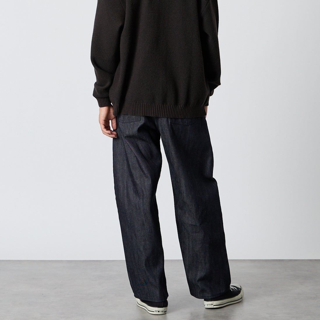 STILL BY HAND [スティルバイハンド] ディープタックワイドデニムパンツ [DN01253] NAVY &&モデル身長：175cm 着用サイズ：46&&