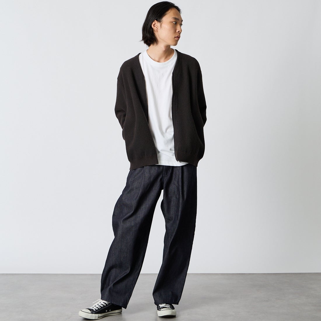 STILL BY HAND [スティルバイハンド] ディープタックワイドデニムパンツ [DN01253] NAVY &&モデル身長：175cm 着用サイズ：46&&