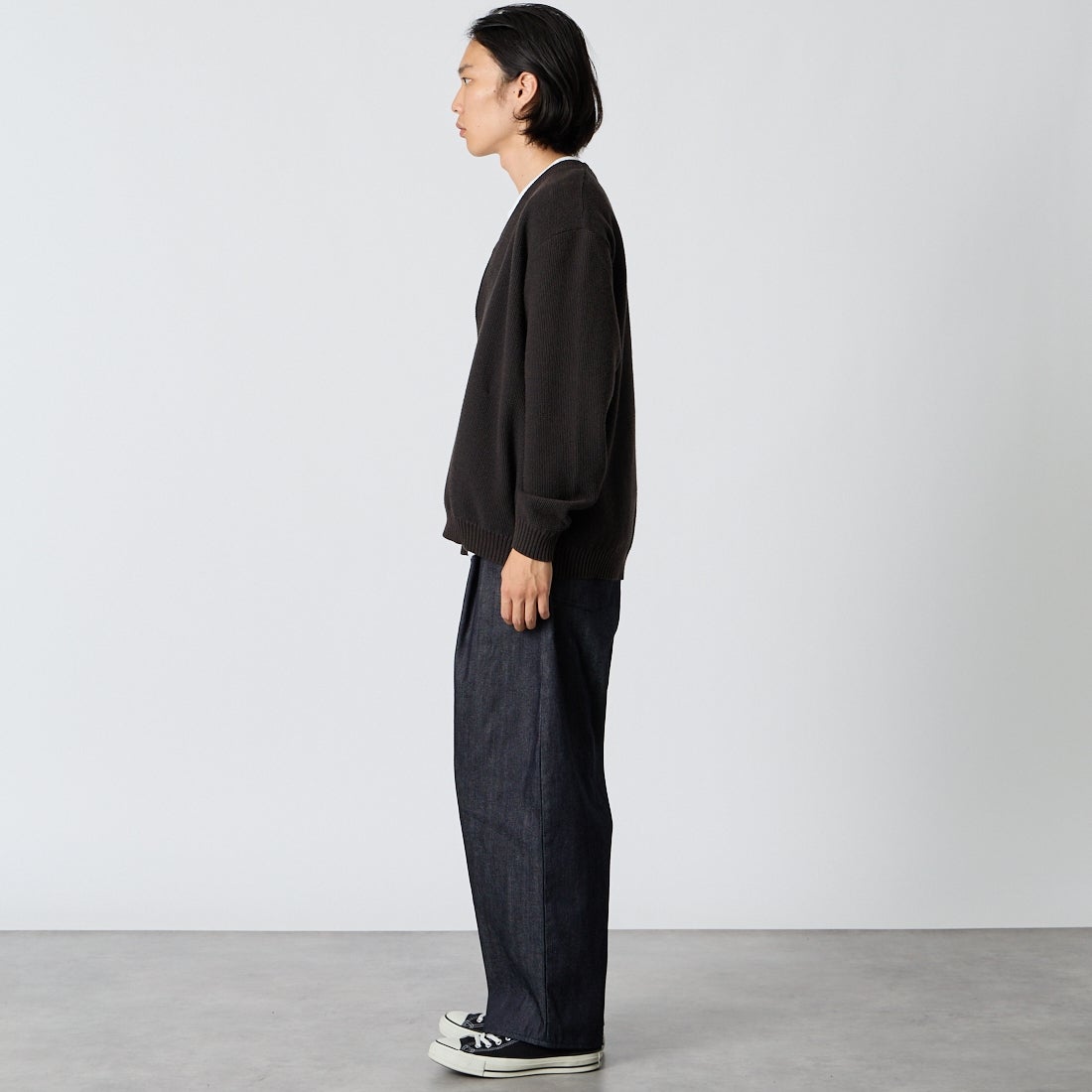 STILL BY HAND [スティルバイハンド] ディープタックワイドデニムパンツ [DN01253] NAVY &&モデル身長：175cm 着用サイズ：46&&