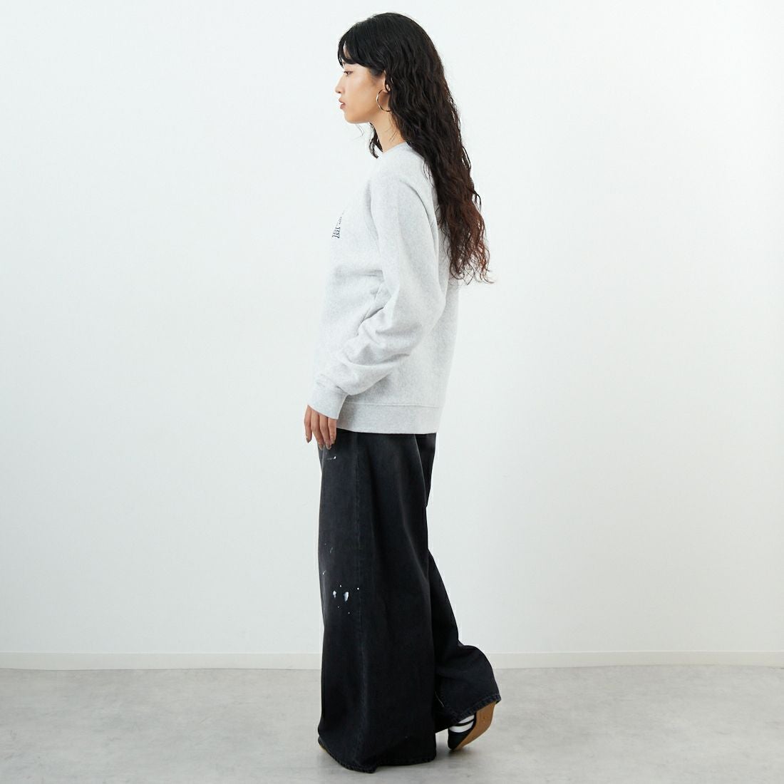 Sporty&Rich [スポ0ーティアンドリッチ] カリフォルニアエンブレム ソフトクルーネックスウェット [ST082625508] H.GRAY &&モデル身長：162cm 着用サイズ：S&&