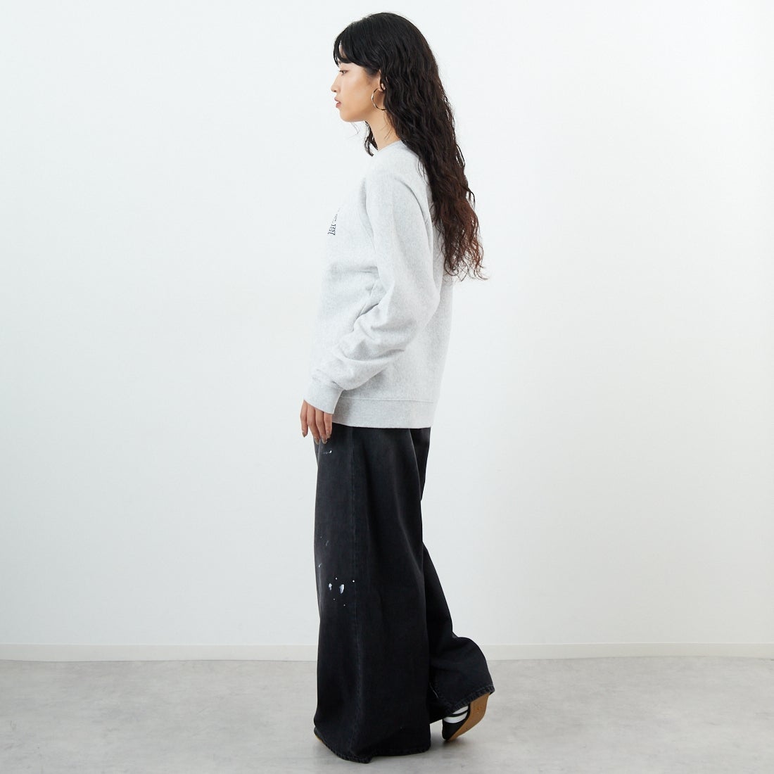 Sporty&Rich [スポ0ーティアンドリッチ] カリフォルニアエンブレム ソフトクルーネックスウェット [ST082625508] H.GRAY &&モデル身長：162cm 着用サイズ：S&&
