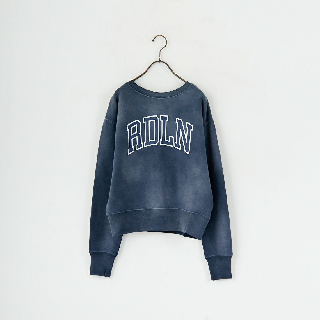 RhodolirioN [ロドリリオン] ロゴタイプクルーネックスウェット