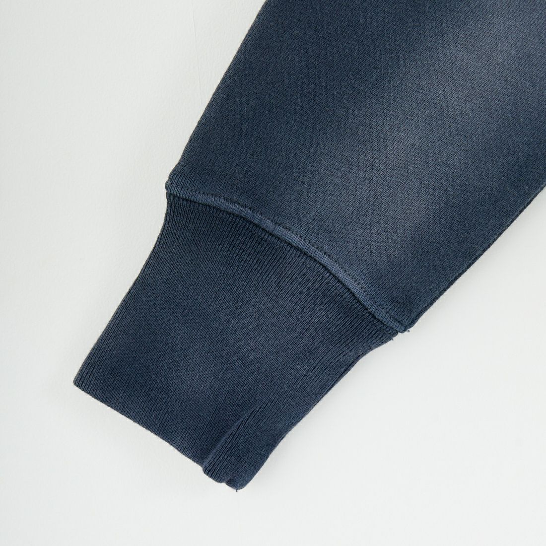 RhodolirioN [ロドリリオン] ロゴタイプクルーネックスウェット