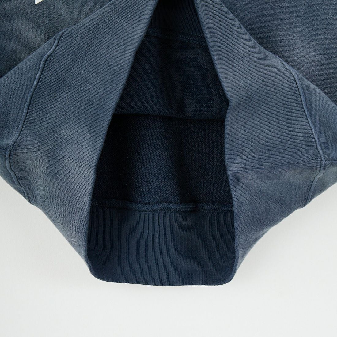 RhodolirioN [ロドリリオン] ロゴタイプクルーネックスウェット