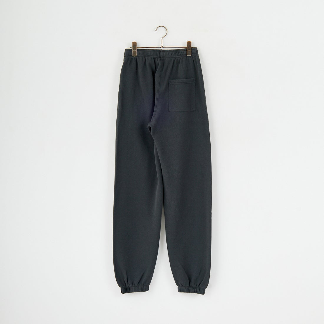 Sporty&Rich [スポーティアンドリッチ] セリフロゴ ソフトスウェットパンツ [PA050625300-BA02] FADED BLAC
