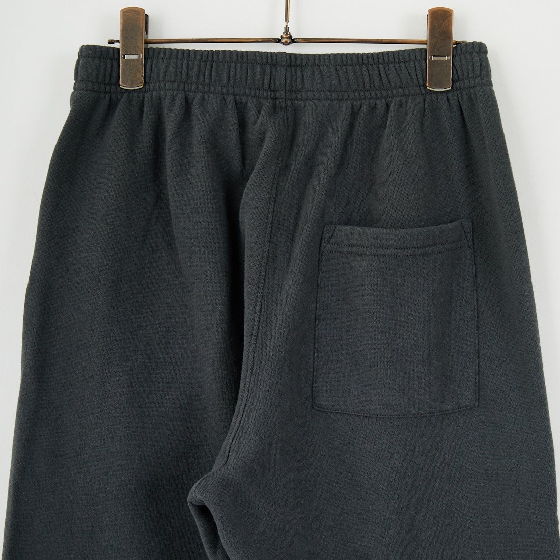 Sporty&Rich [スポーティアンドリッチ] セリフロゴ ソフトスウェットパンツ [PA050625300-BA02] FADED BLAC