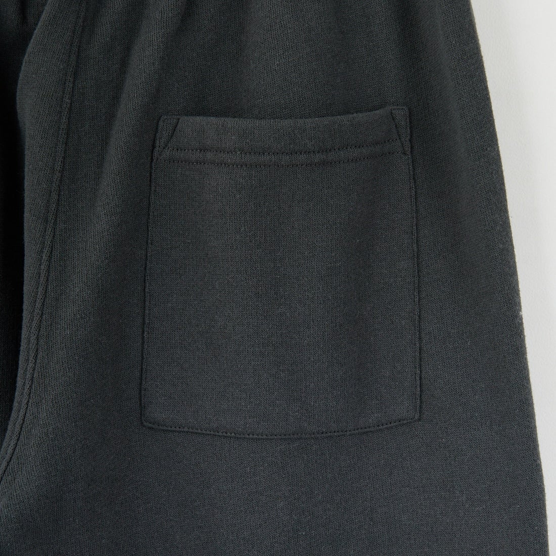 Sporty&Rich [スポーティアンドリッチ] セリフロゴ ソフトスウェットパンツ [PA050625300-BA02] FADED BLAC