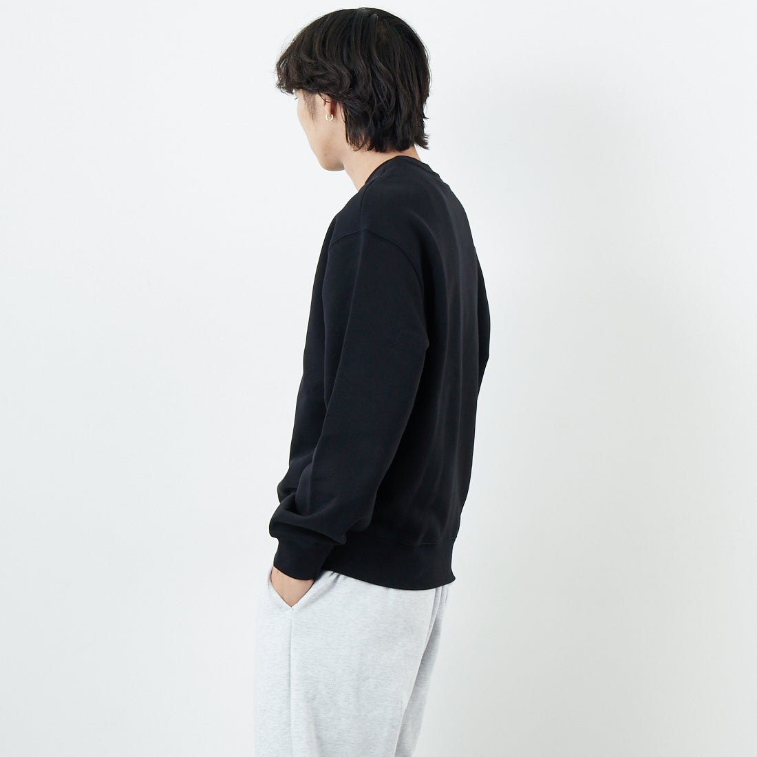 MAISON KITSUNE [メゾン キツネ] ハンドライティング コンフォートスウェット [MM00315KM0341] O197 BK/WH &&モデル身長：179cm 着用サイズ：M&&