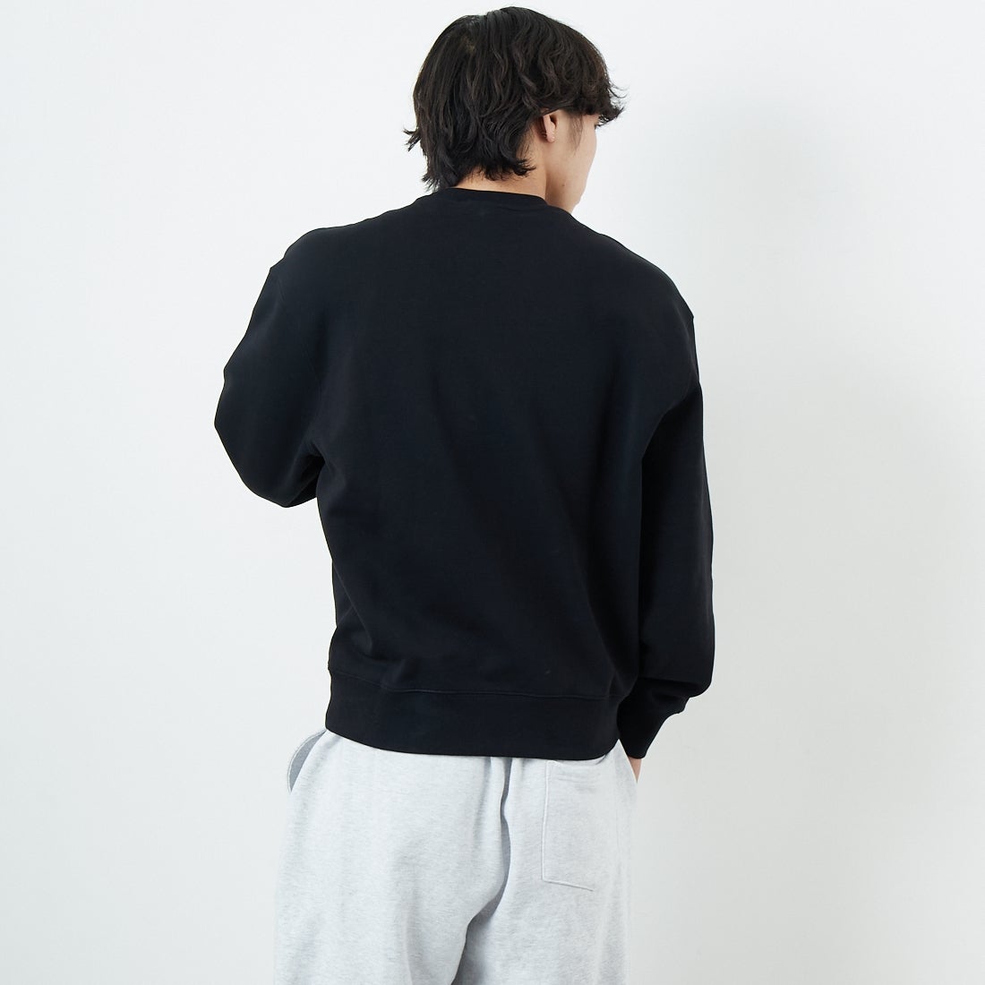 MAISON KITSUNE [メゾン キツネ] ハンドライティング コンフォートスウェット [MM00315KM0341] O197 BK/WH &&モデル身長：179cm 着用サイズ：M&&