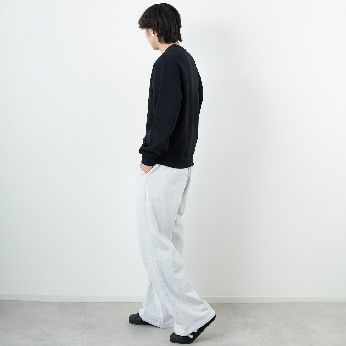 MAISON KITSUNE [メゾン キツネ] ハンドライティング コンフォートスウェット [MM00315KM0341] O197 BK/WH &&モデル身長：179cm 着用サイズ：M&&