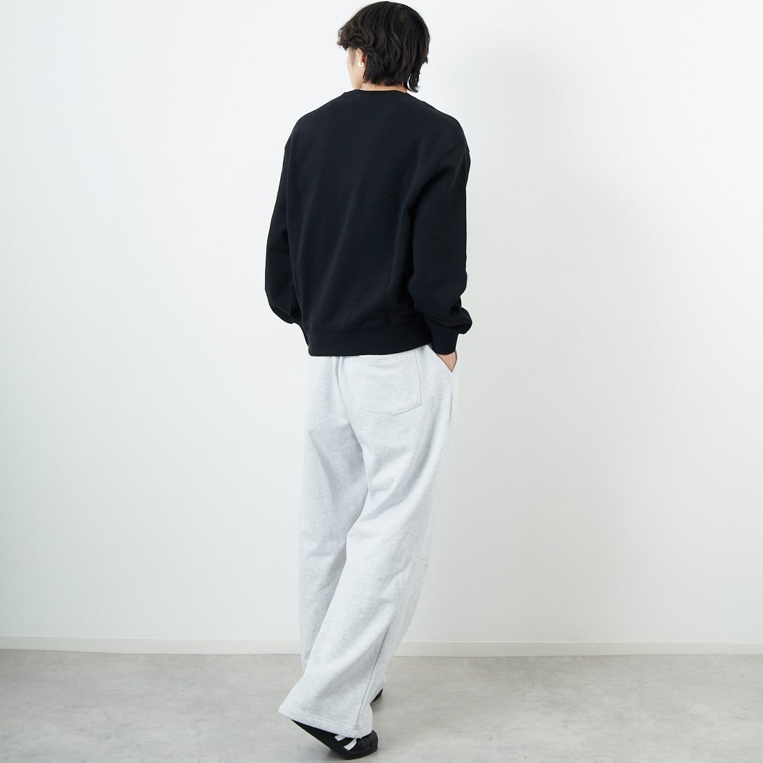 MAISON KITSUNE [メゾン キツネ] ハンドライティング コンフォートスウェット [MM00315KM0341] O197 BK/WH &&モデル身長：179cm 着用サイズ：M&&