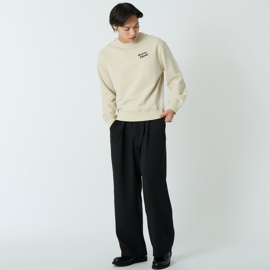 MAISON KITSUNE [メゾン キツネ] ハンドライティング コンフォートスウェット [MM00315KM0341] 0304 PELIC &&モデル身長：179cm 着用サイズ：S&&