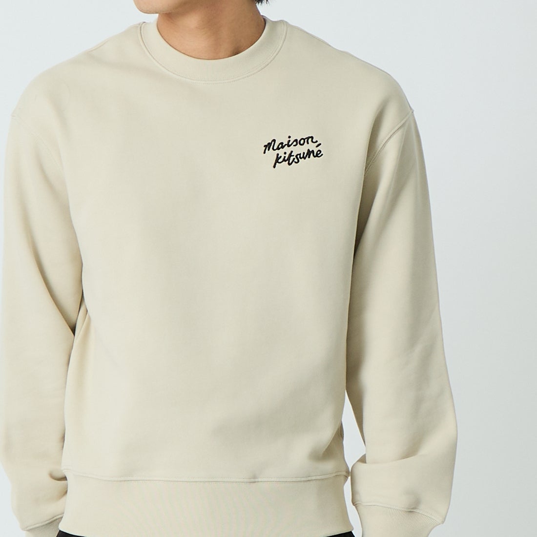 MAISON KITSUNE [メゾン キツネ] ハンドライティング コンフォートスウェット [MM00315KM0341] 0304 PELIC &&モデル身長：179cm 着用サイズ：S&&