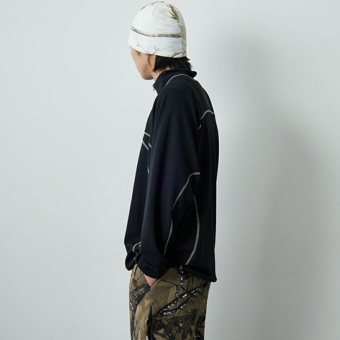 SEDAN ALL-PURPOSE [セダン オールパーパス] テックトレッキングトップス [SD25F-CT02] BLK/BLK &&モデル身長：179cm 着用サイズ：L&&