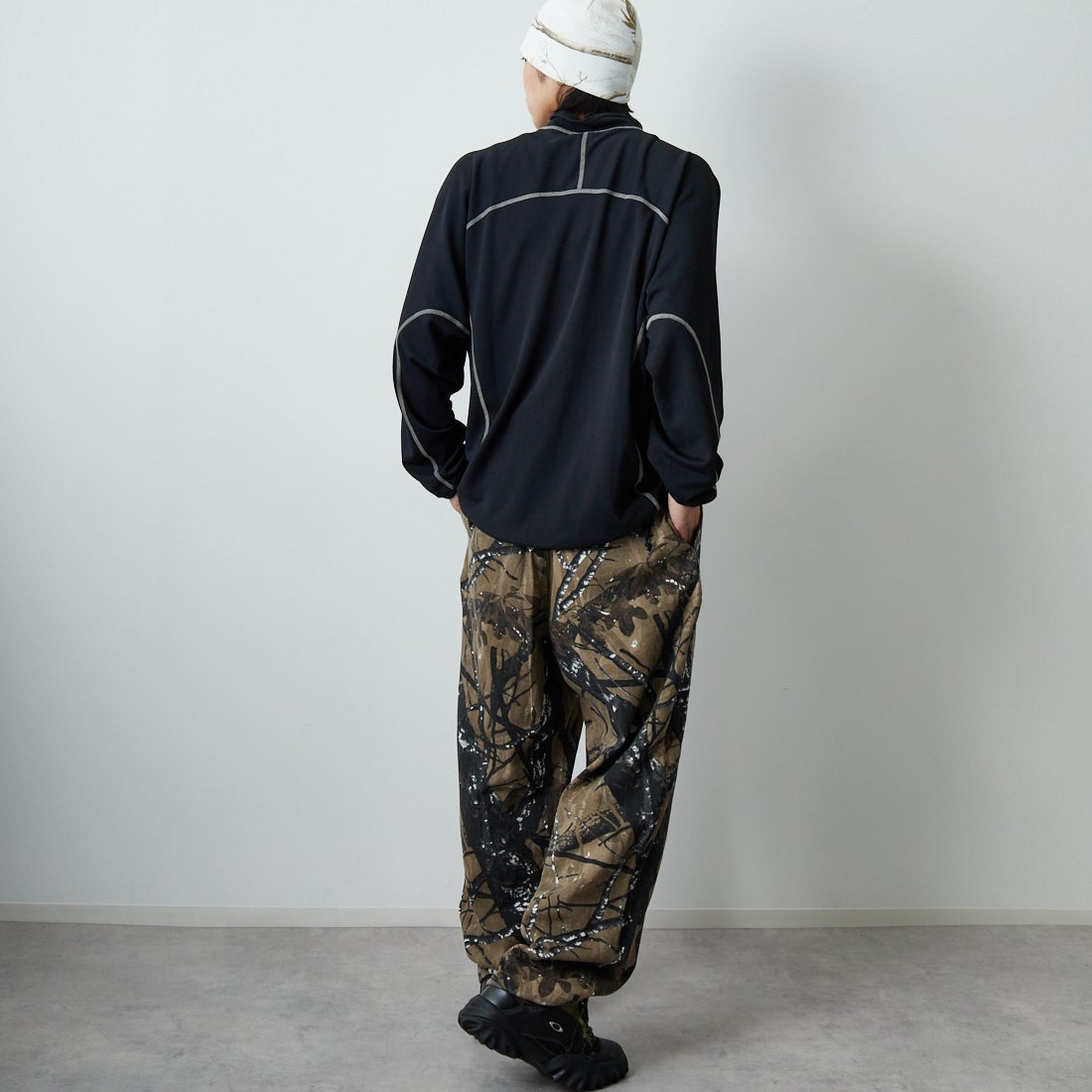SEDAN ALL-PURPOSE [セダン オールパーパス] テックトレッキングトップス [SD25F-CT02] BLK/BLK &&モデル身長：179cm 着用サイズ：L&&