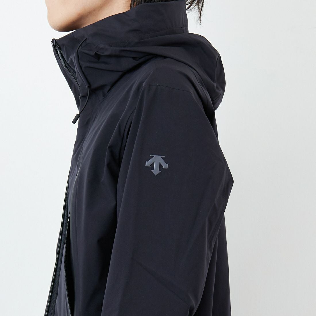 DESCENTE ALLTERRAIN [デサントオルテライン] CREAS ハードシェルジャケット [DU5FWBA2M] BK00 &&モデル身長：179cm 着用サイズ：M&&