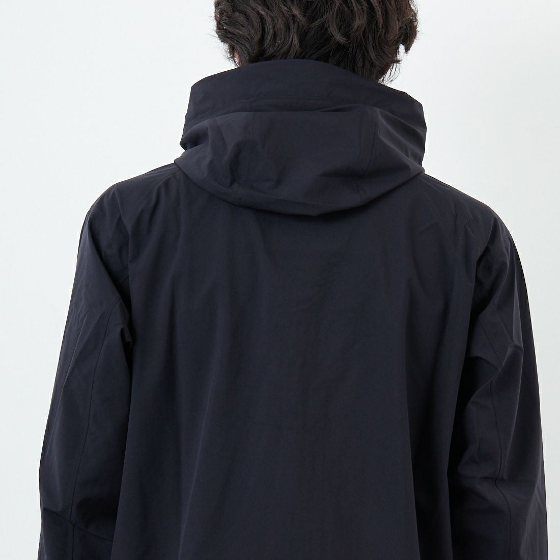 DESCENTE ALLTERRAIN [デサントオルテライン] CREAS ハードシェルジャケット [DU5FWBA2M] BK00 &&モデル身長：179cm 着用サイズ：M&&