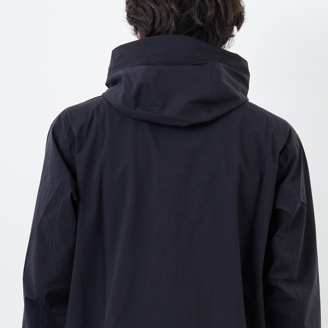 DESCENTE ALLTERRAIN [デサントオルテライン] CREAS ハードシェルジャケット [DU5FWBA2M] BK00 &&モデル身長：179cm 着用サイズ：M&&