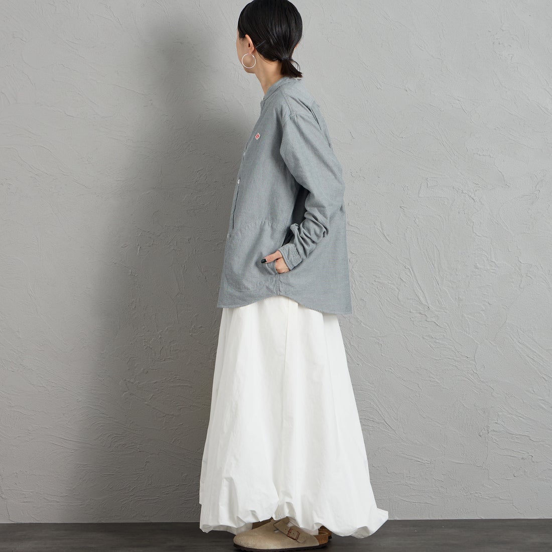 DANTON [ダントン] 先染めビエラ バンドカラーシャツ [DT-B0279VSS] GREY CHAMB &&モデル身長：150cm 着用サイズ：36&&